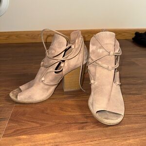 Stylish Women's Tan Peep-Toe Ankle Boots